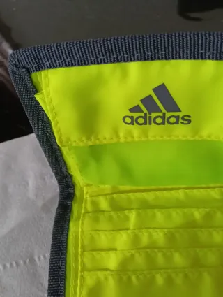 Cartera Adidas Real Madrid amarilla y gris