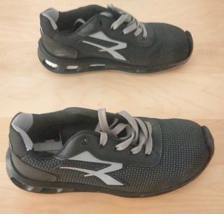 Zapatos de seguridad negros y grises. U.Power.