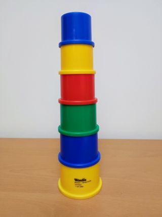 Cubos apilables de colores para bebé