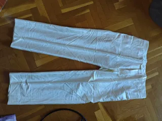 Traje de novio color blanco. Talla 50- 56. 1puesta