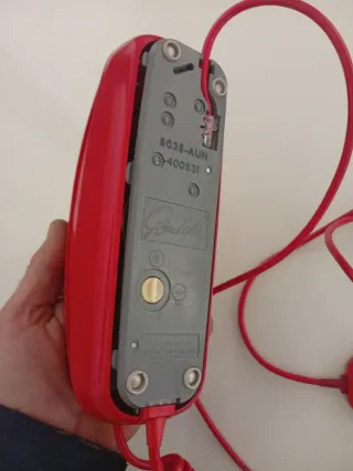 Teléfono estilo góndola rojo