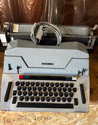 Máquina de escribir Olivetti 84