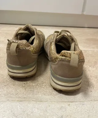 Zapatillas U.S. Polo Assn. Beige y Dorado
