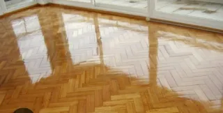 Acuchillado y Barnizado