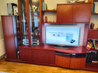 Mueble de salón madera y cristal
