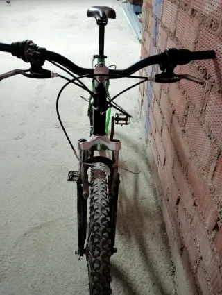 Bicicleta Montaña Verde y Negra