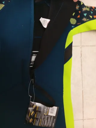 Neopreno Banana Bite.