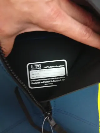 Neopreno Banana Bite.