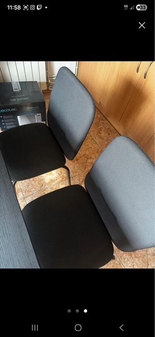 Mesa de comedor negra con 4 sillas