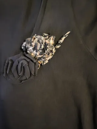 Top negro con flores talla 38