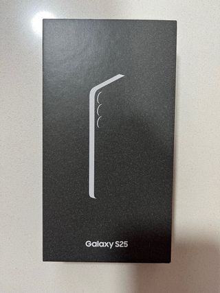 Samsung Galaxy S25 verde a estrenar