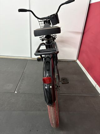 Bicicleta Cruiser Negra con Canasta