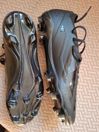 Botas de fútbol Adidas Talla 44 Negras