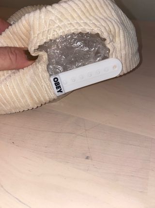 Gorra Obey Pana Crema Logo Rosa