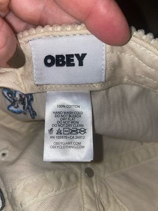 Gorra Obey Pana Crema Logo Rosa