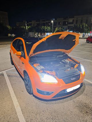 Ford Focus st orange