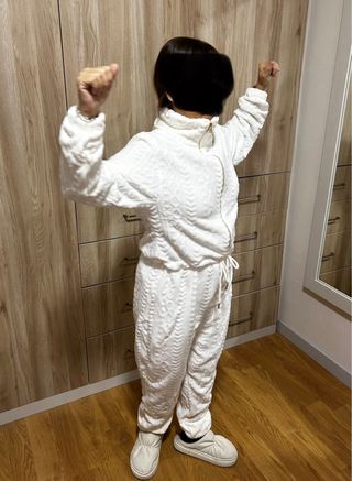 Mono de punto blanco