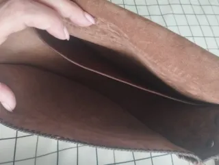 Bolso de piel hecho a mano