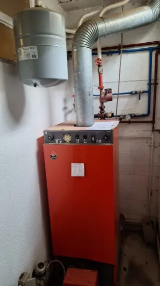 Caldaia gasolio Delta Cadet-30. Bruciatore Roca