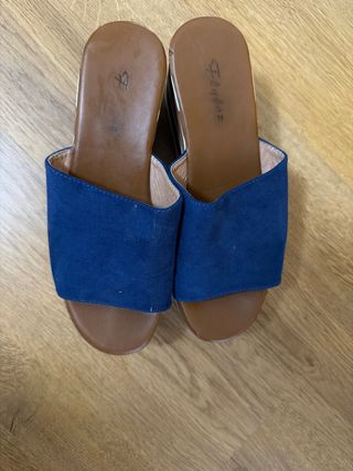 Sandalias cuña Flydos azul y marrón