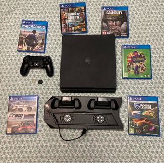 PS4 (PlayStation 4) con mando y juegos