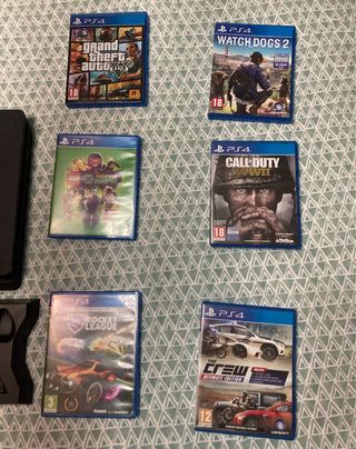 PS4 (PlayStation 4) con mando y juegos