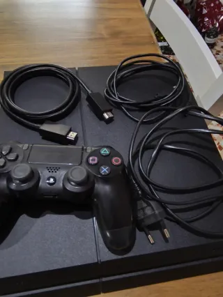 PS4 500GB + Mando y Cables