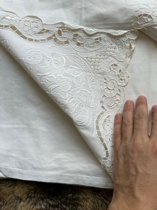 2 juegos de sabanas antiguas bordadas.