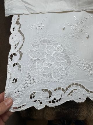 2 juegos de sabanas antiguas bordadas.