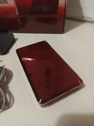 Nintendo 3DS Roja con Caja y Cargador