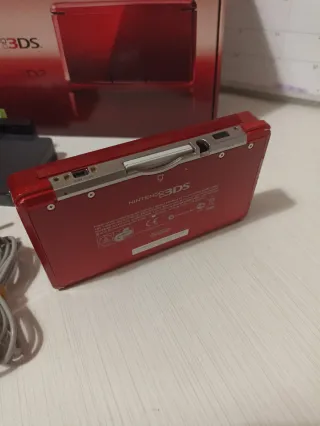 Nintendo 3DS Roja con Caja y Cargador