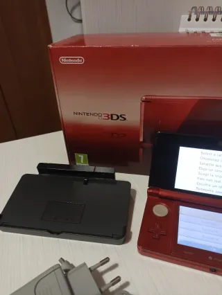 Nintendo 3DS Roja con Caja y Cargador