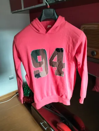 Sudadera rosa con número 94