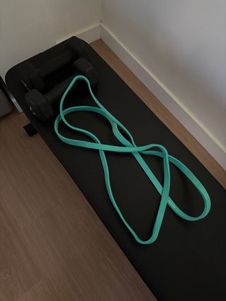 Banco de musculación + mancuernas y cinta de 10kg.