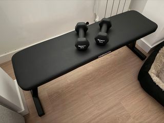 Banco de musculación + mancuernas y cinta de 10kg.