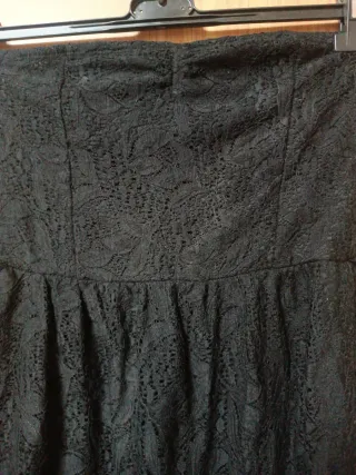 Vestido negro encaje palabra de honor corto