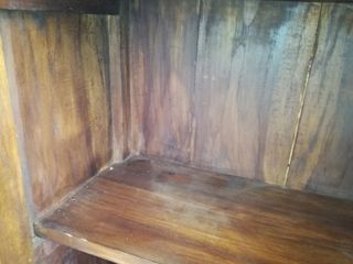 Vitrina madera maciza con puertas de cristal