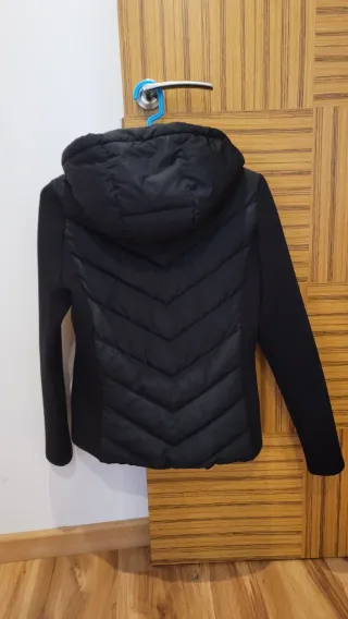 Chaqueta Zara acolchada combinada negra