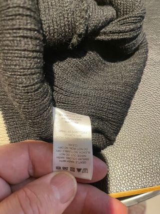 Gorro POC Negro con pompón.