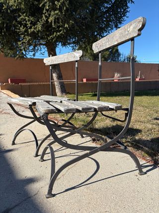 Sillas hechas con fosiles originales