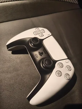 Consola Sony PS5 + Mando