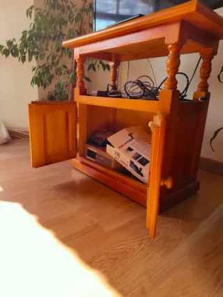 Mueble TV madera con ruedas