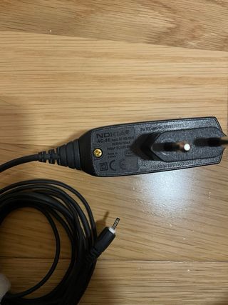Cargador móvil USB y conector NOKIA