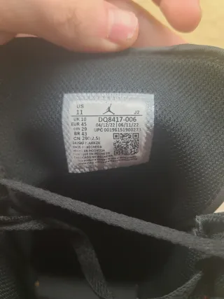 Jordan 1 Mid Rojo y Negro