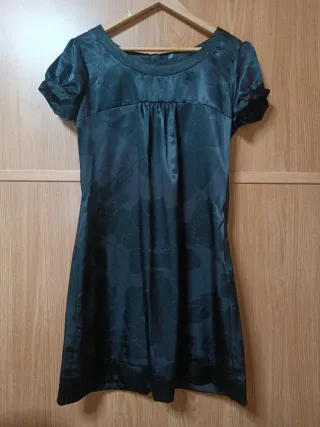 Vestido negro corto estampado floral