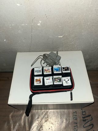 Nintendo 3DS Negra + 8 Juegos + Funda