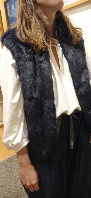 Chaleco de piel de conejo negro