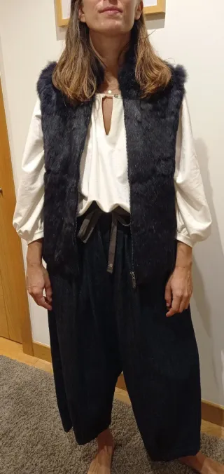 Chaleco de piel de conejo negro