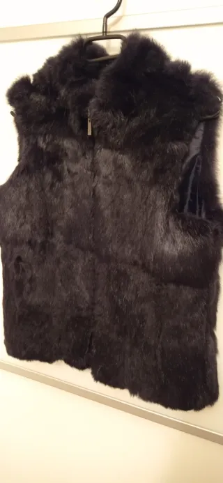 Chaleco de piel de conejo negro