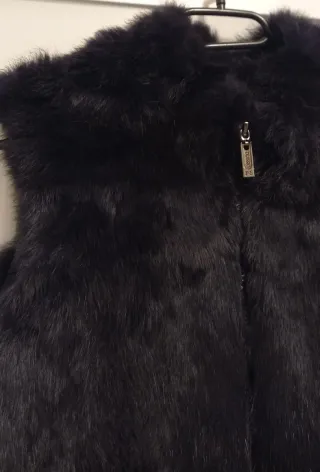 Chaleco de piel de conejo negro